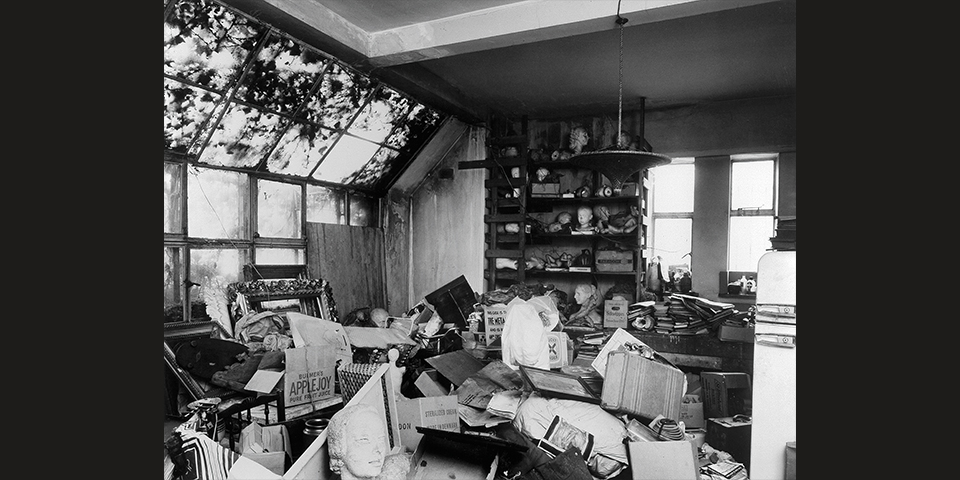 The plaster studio after Gordine’s death, 1992. © Historic England